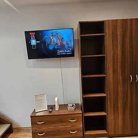 City Apartment Bratislava شقة *